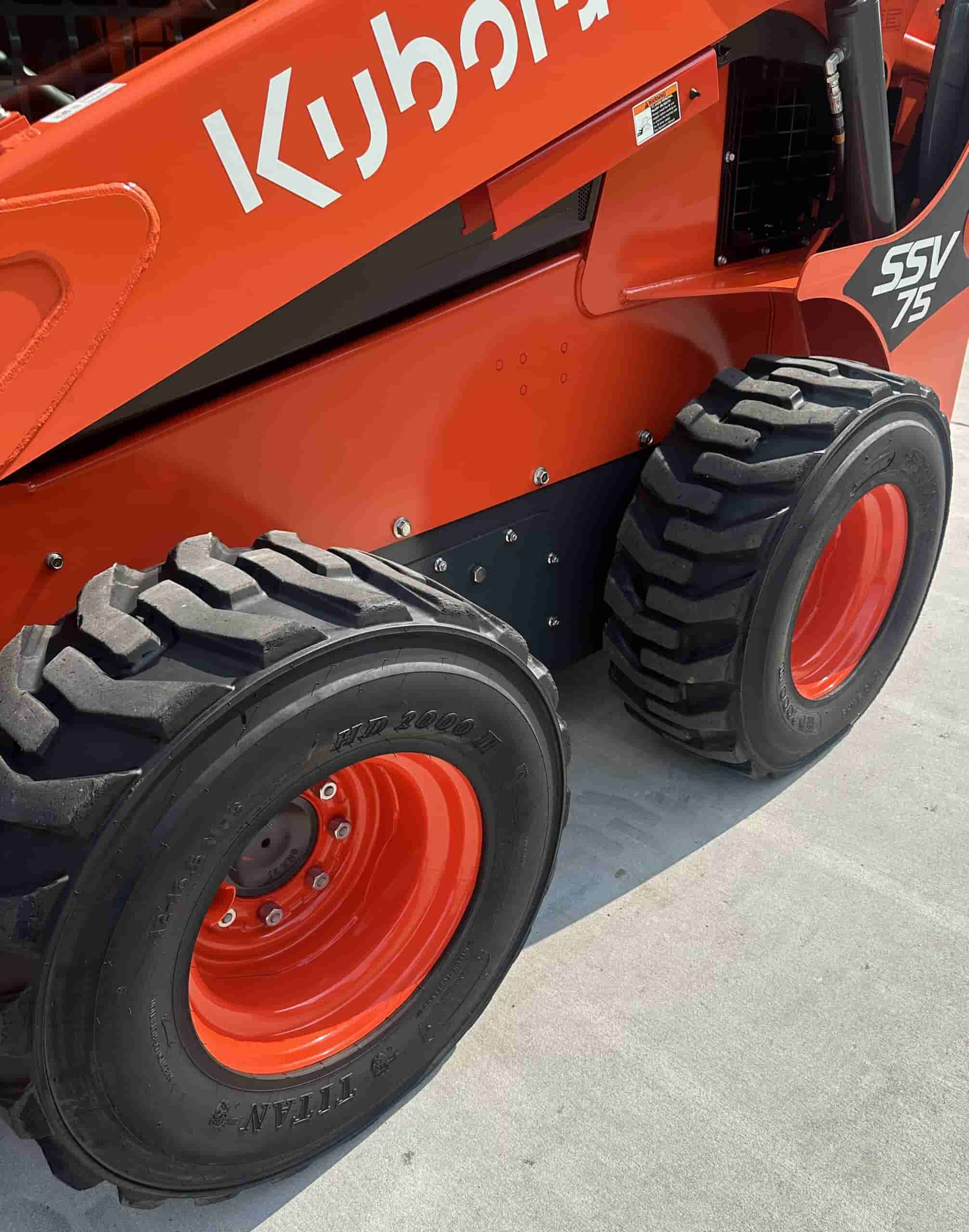 2023 KUBOTA SSV75 LIKE NEW
